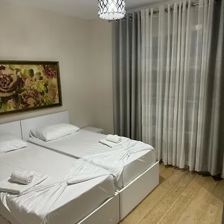 Urban Oasis Center דירה