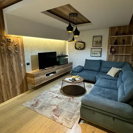 Urban Oasis Center * Τίρανα