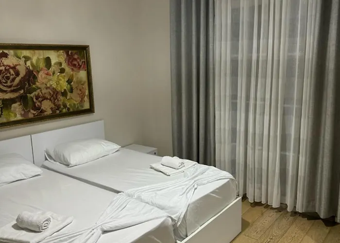 Urban Oasis Center Apartment